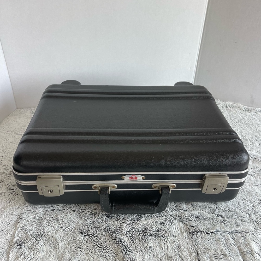 Vintage SKB-88 Hard Shell Black Carry Briefcase - Classic Locking Design